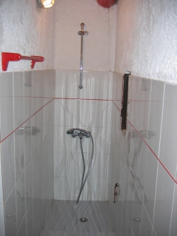 badkamer met douche met glijstang
